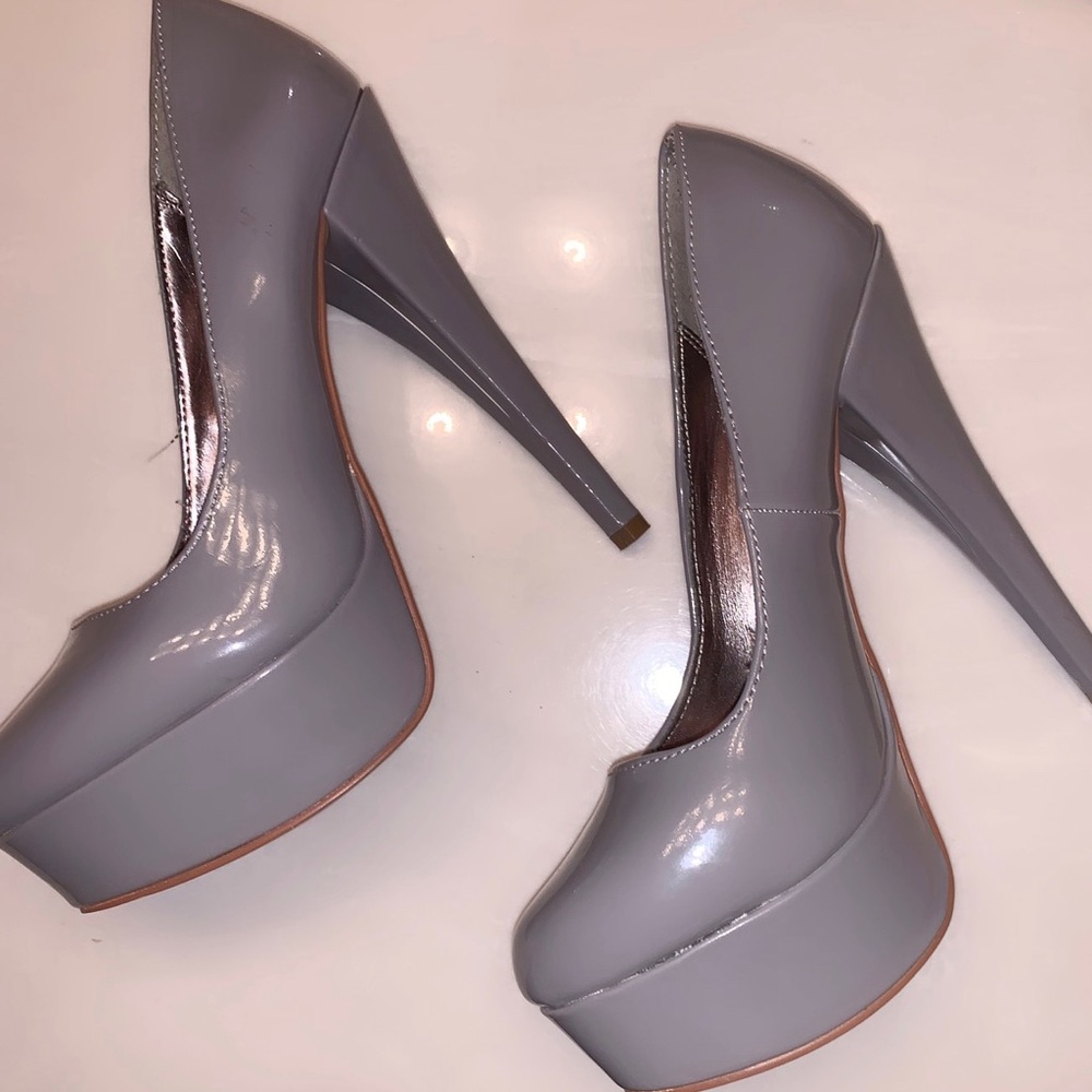 Steve Madden Gray Six Inch Stilettos size 6.5